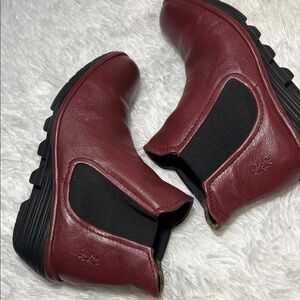Fly London Chelsea Boots burgundy